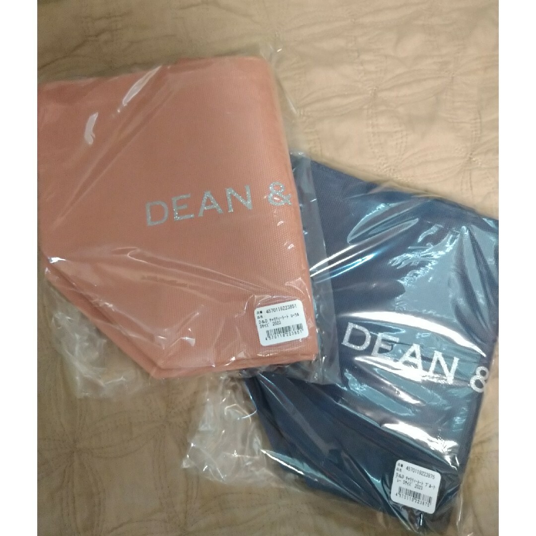 DEAN & DELUCA(ディーンアンドデルーカ)のディーン＆デルーカ　チャリティートートバッグ　Sサイズ　２色セット エンタメ/ホビーのコレクション(その他)の商品写真