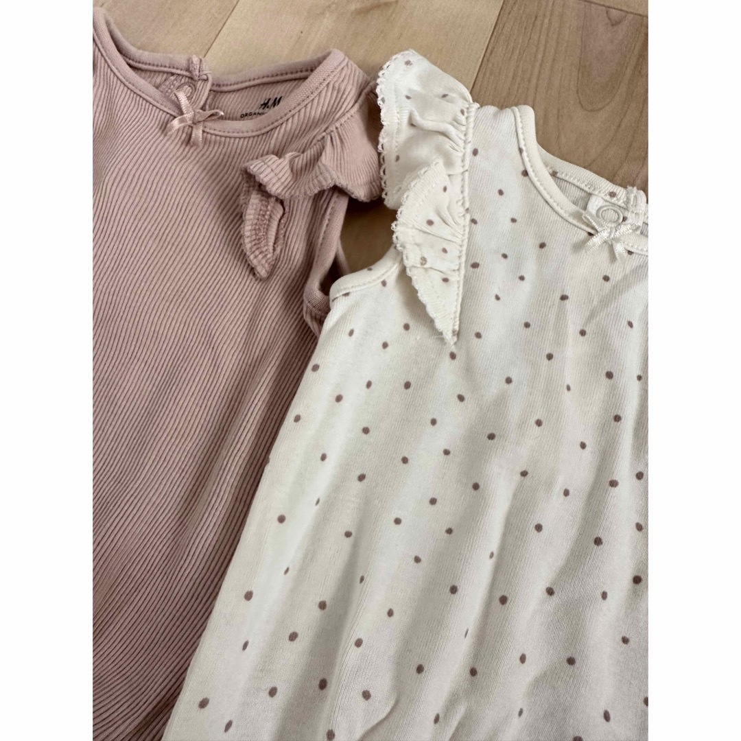 H&M(エイチアンドエム)のH&M オーガニックコットン ロンパース 2枚セット キッズ/ベビー/マタニティのベビー服(~85cm)(ロンパース)の商品写真