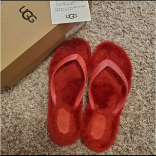 アグ(UGG)の早い者勝ち！UGG ムートンビーチサンダル　赤(サンダル)