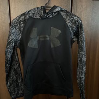 アンダーアーマー(UNDER ARMOUR)のアンダーアーマー　パーカー　(パーカー)