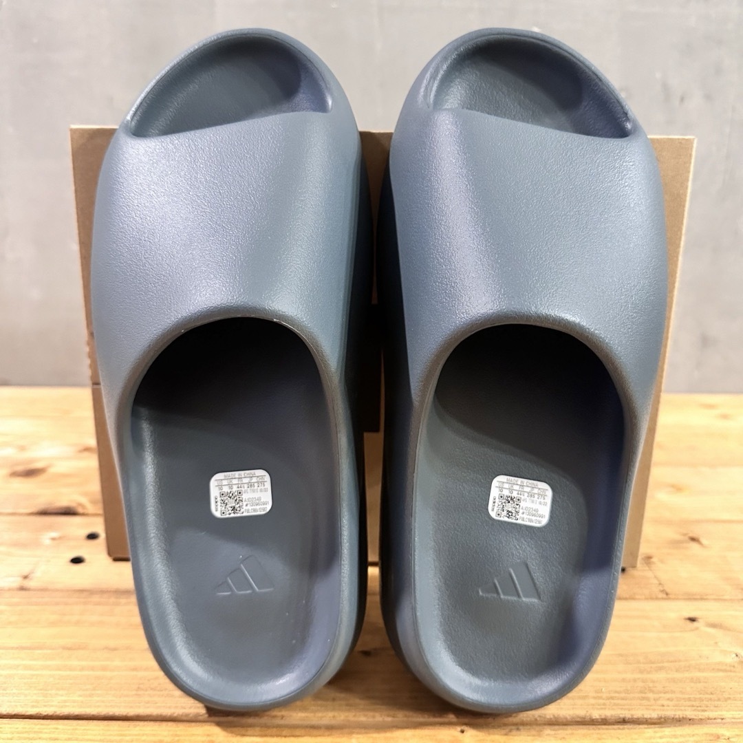 YEEZY（adidas）(イージー)の【新品未使用】adidas YEEZY Slide 28.5cm スレートマリン メンズの靴/シューズ(サンダル)の商品写真