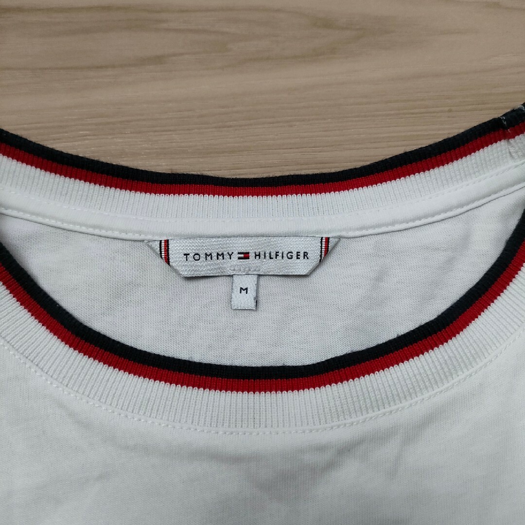 TOMMY HILFIGER(トミーヒルフィガー)のトミーヒルフィガー　TOMMY HILFIGER　ロゴ　Ｔシャツ　半袖　ホワイト レディースのトップス(Tシャツ(半袖/袖なし))の商品写真