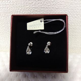 ★新品★SWAROVSKI スワロフスキー　両耳ピアス(ピアス)