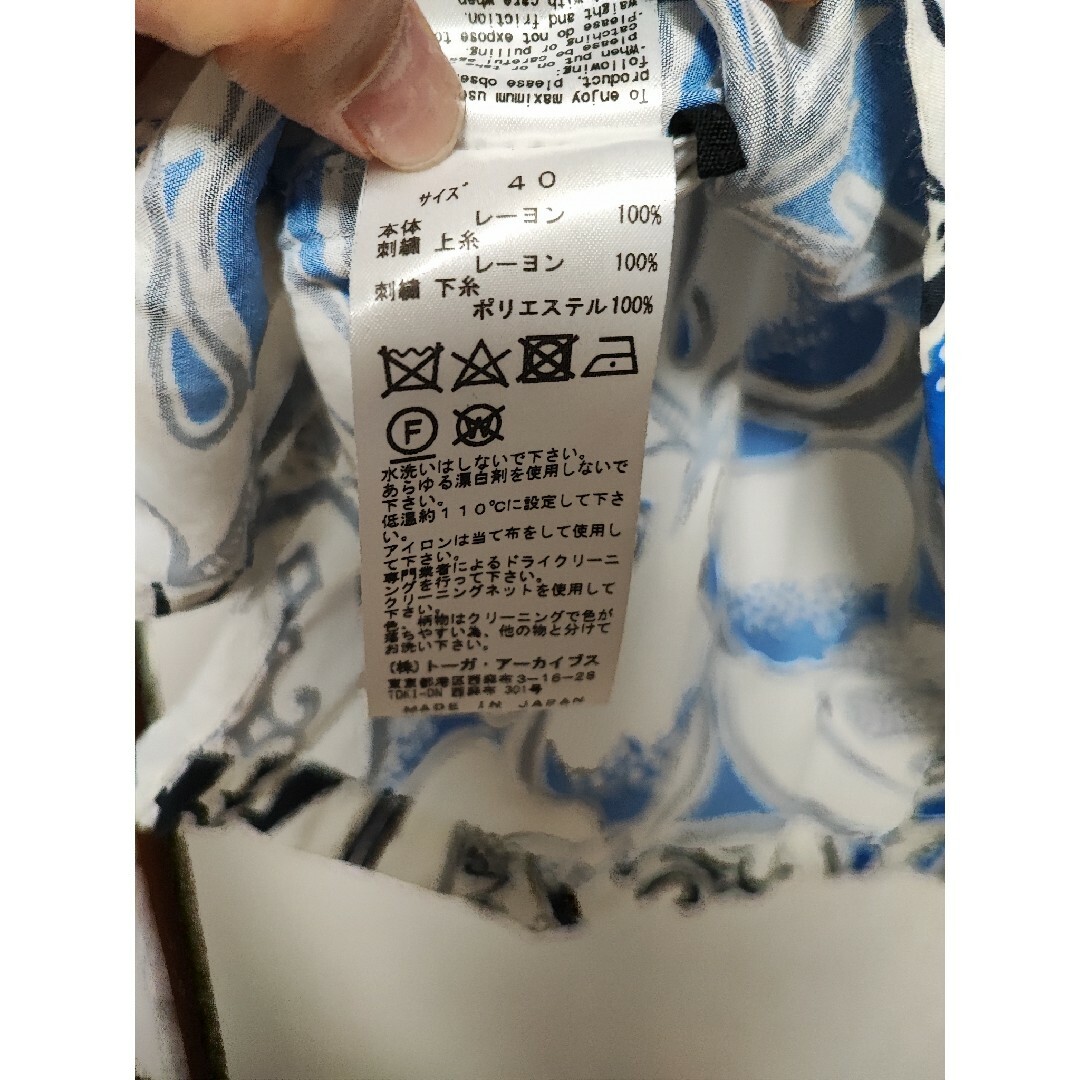 TOGA PULLA(トーガプルラ)のTOGA　PULLA 鳥刺繍シャツ レディースのトップス(シャツ/ブラウス(長袖/七分))の商品写真