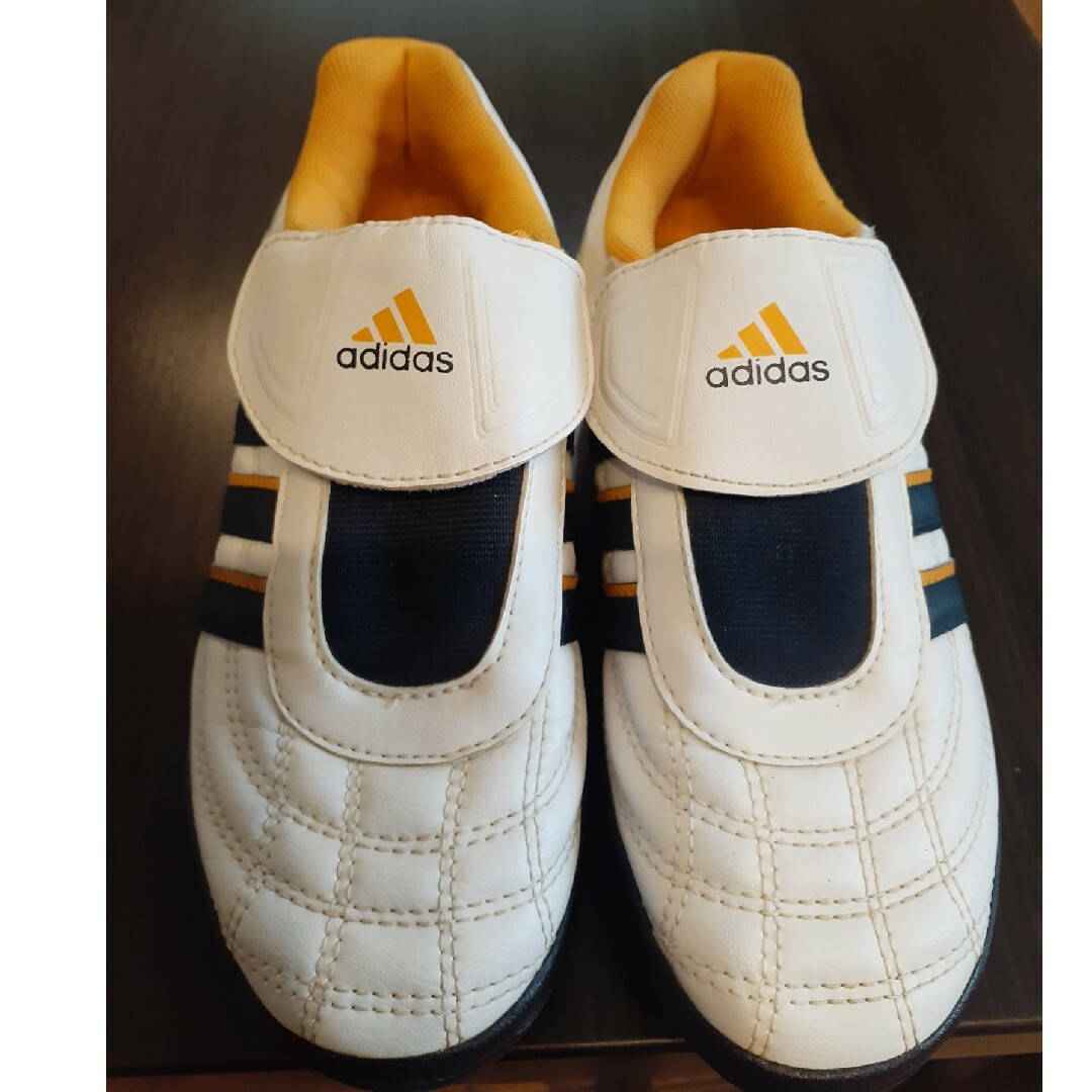 adidas(アディダス)のadidas子供用　スニーカー キッズ/ベビー/マタニティのキッズ靴/シューズ(15cm~)(スニーカー)の商品写真