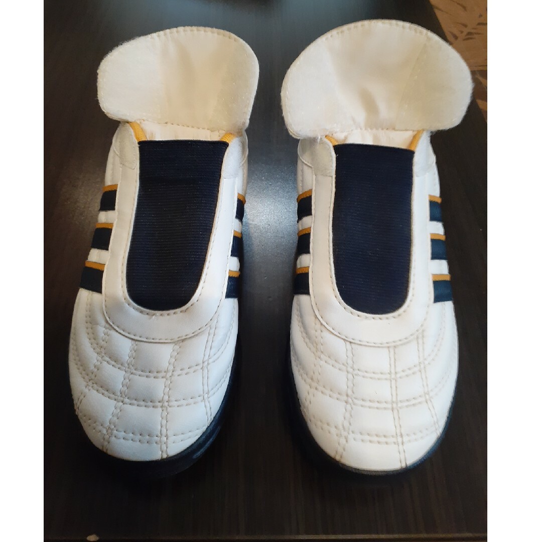 adidas(アディダス)のadidas子供用　スニーカー キッズ/ベビー/マタニティのキッズ靴/シューズ(15cm~)(スニーカー)の商品写真