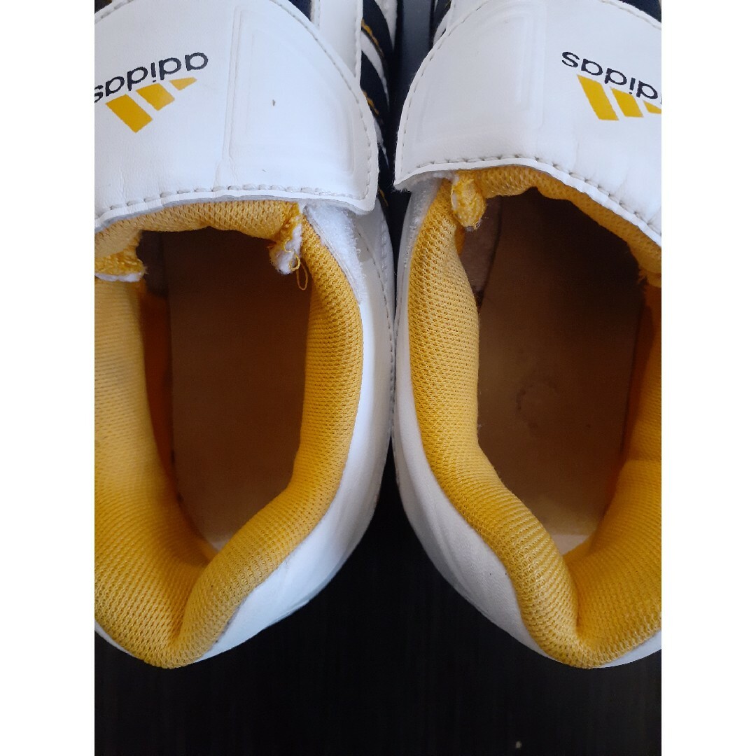 adidas(アディダス)のadidas子供用　スニーカー キッズ/ベビー/マタニティのキッズ靴/シューズ(15cm~)(スニーカー)の商品写真