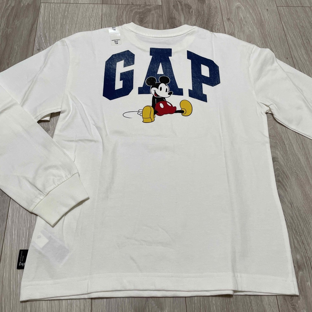 GAP Kids(ギャップキッズ)のGAPKIDS ディズニーコラボ　バックプリントロングT  キッズ/ベビー/マタニティのキッズ服男の子用(90cm~)(Tシャツ/カットソー)の商品写真