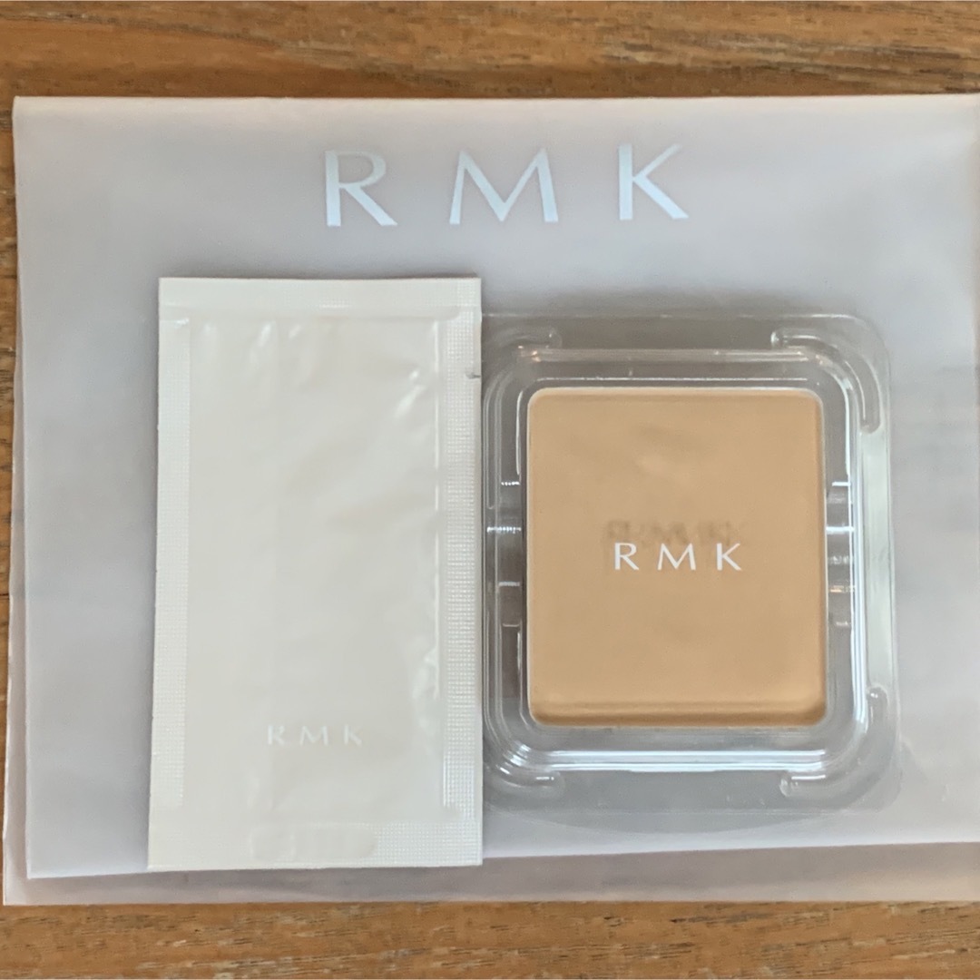 RMK エアリーパウダーファンデーションN 102