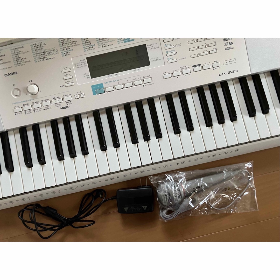 CASIO(カシオ)のCASIO　カシオ　☆鍵盤が光る　電子ピアノ　中古 楽器の鍵盤楽器(電子ピアノ)の商品写真