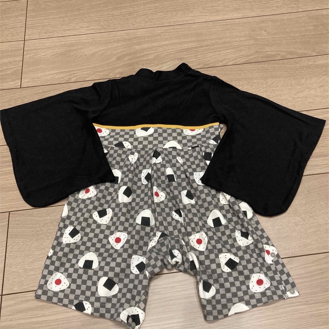 袴ロンパース　靴下セット　９０　おにぎり　男の子　 キッズ/ベビー/マタニティのキッズ服男の子用(90cm~)(和服/着物)の商品写真