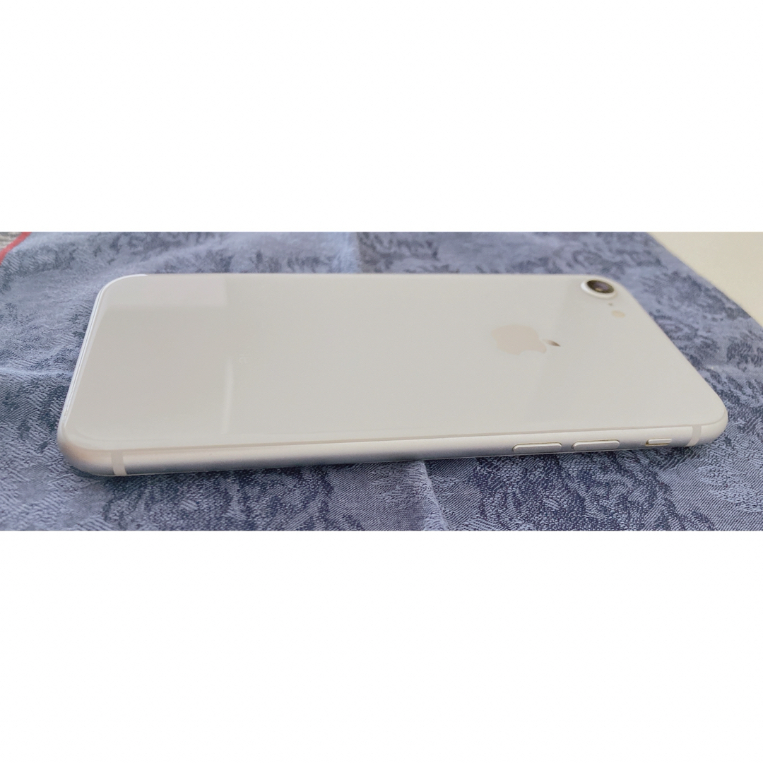 Apple(アップル)の匿名配送】iPhone 8 シルバー 256 GB SIMフリー スマホ/家電/カメラのスマートフォン/携帯電話(スマートフォン本体)の商品写真