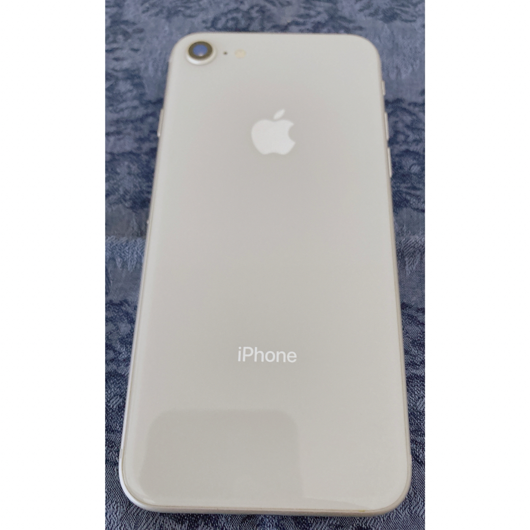 Apple(アップル)の匿名配送】iPhone 8 シルバー 256 GB SIMフリー スマホ/家電/カメラのスマートフォン/携帯電話(スマートフォン本体)の商品写真