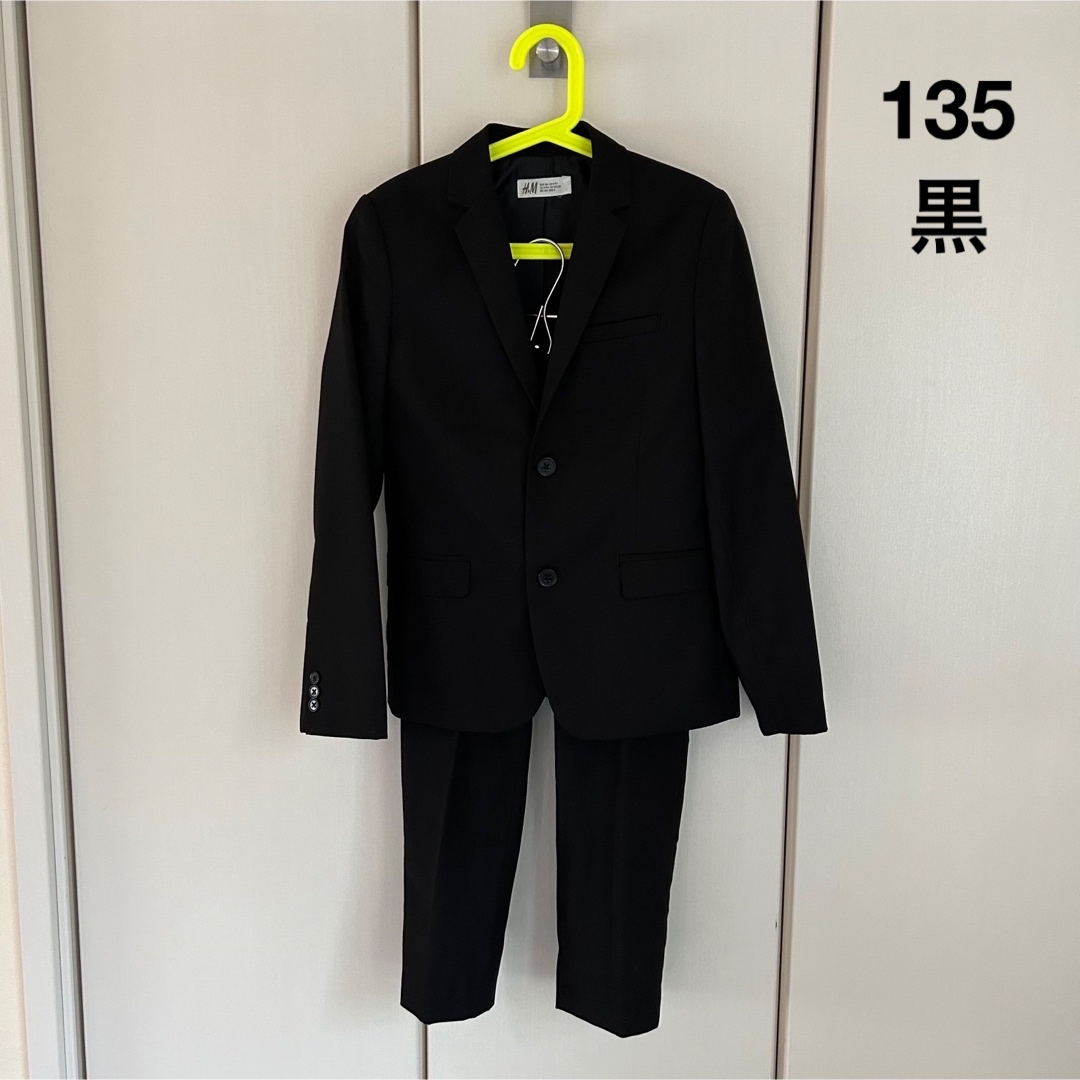 H&M(エイチアンドエム)のスーツ　上135 下140 ブラック キッズ/ベビー/マタニティのキッズ服男の子用(90cm~)(ドレス/フォーマル)の商品写真