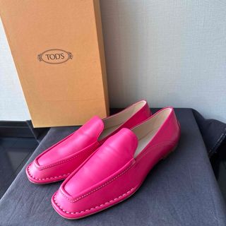 トッズ ピンク ローファー/革靴(レディース)の通販 30点 | TOD'Sの