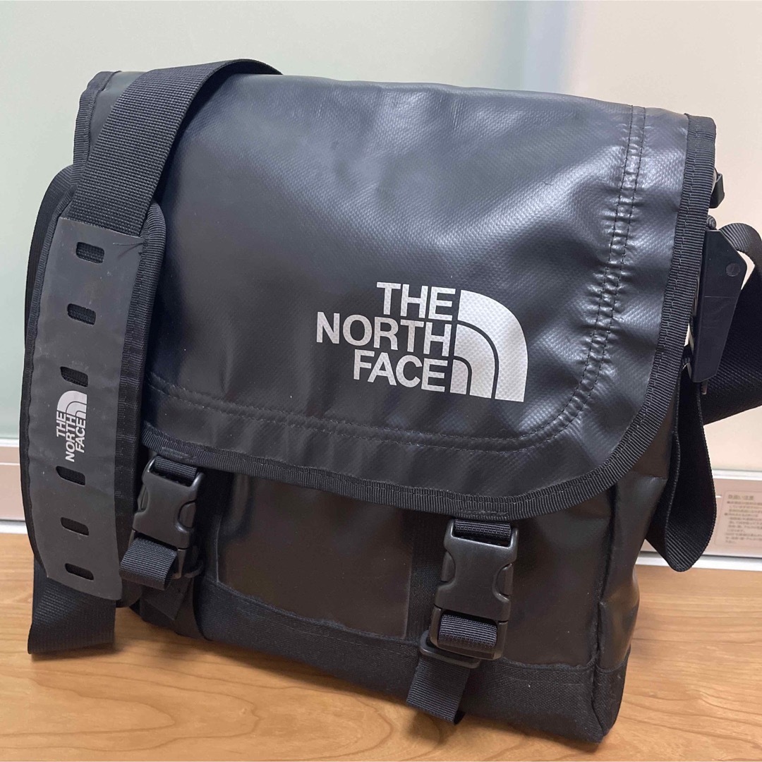 THE NORTH FACE(ザノースフェイス)のザ　ノースフェイス　ショルダーバッグ　黒 メンズのバッグ(ショルダーバッグ)の商品写真