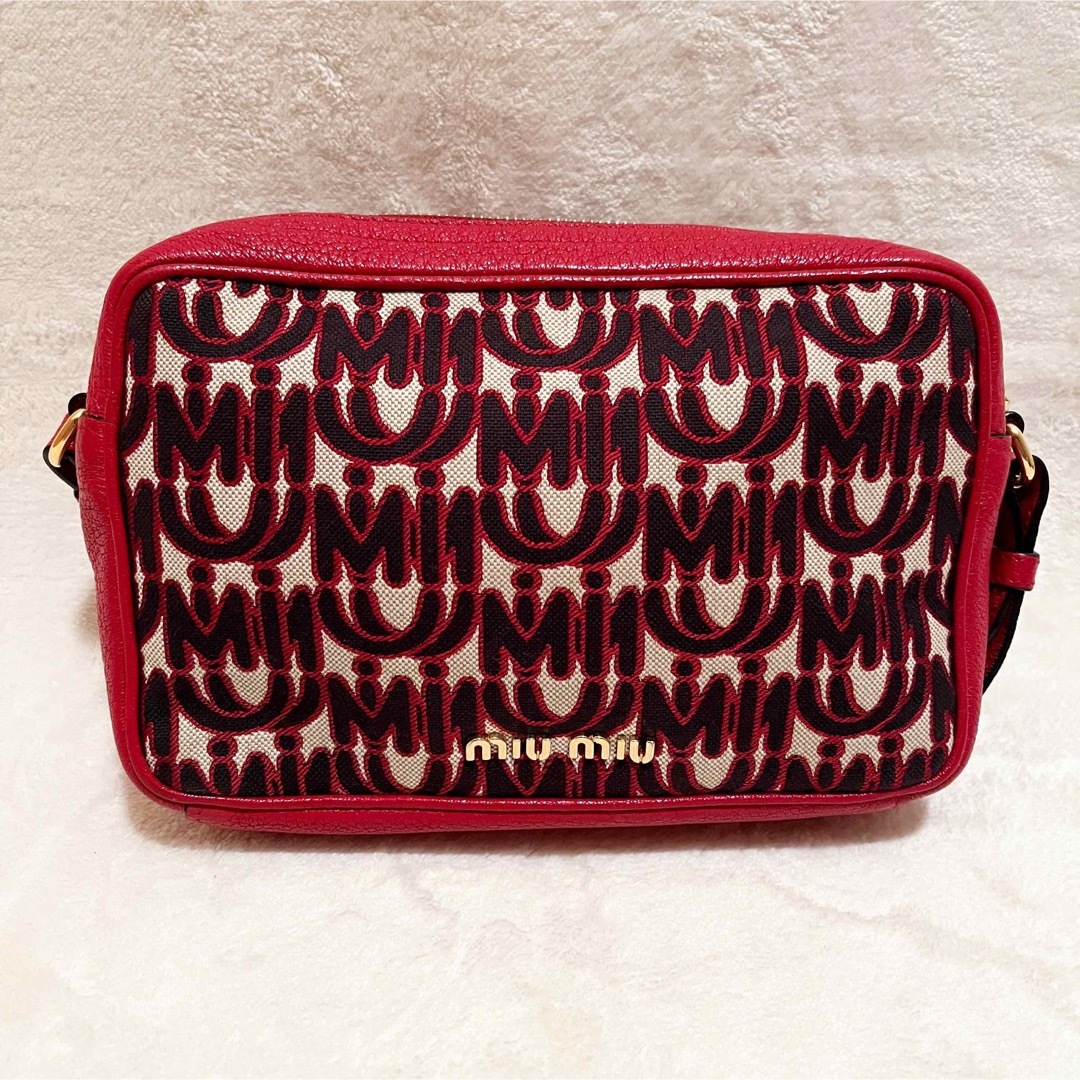 miumiu(ミュウミュウ)のmiumiu ミュウミュウ ジャガード ショルダーバッグ ロゴ ミニバッグ 赤 レディースのバッグ(ショルダーバッグ)の商品写真