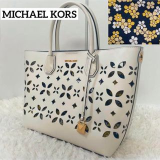 マイケルコース(Michael Kors)のMICHAEL KORSマイケルコース　パンチング　フラワー　レザートートバッグ(ハンドバッグ)