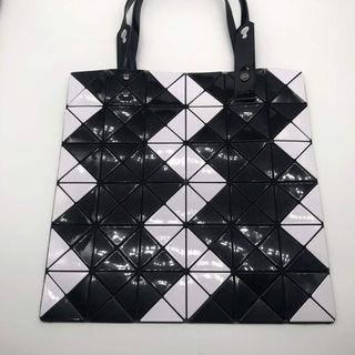 バオバオイッセイミヤケ(BaoBaoIsseyMiyake)のバオバオイッセイミヤケ　新品　トートバッグ  6✖️6  黒✖️白(トートバッグ)