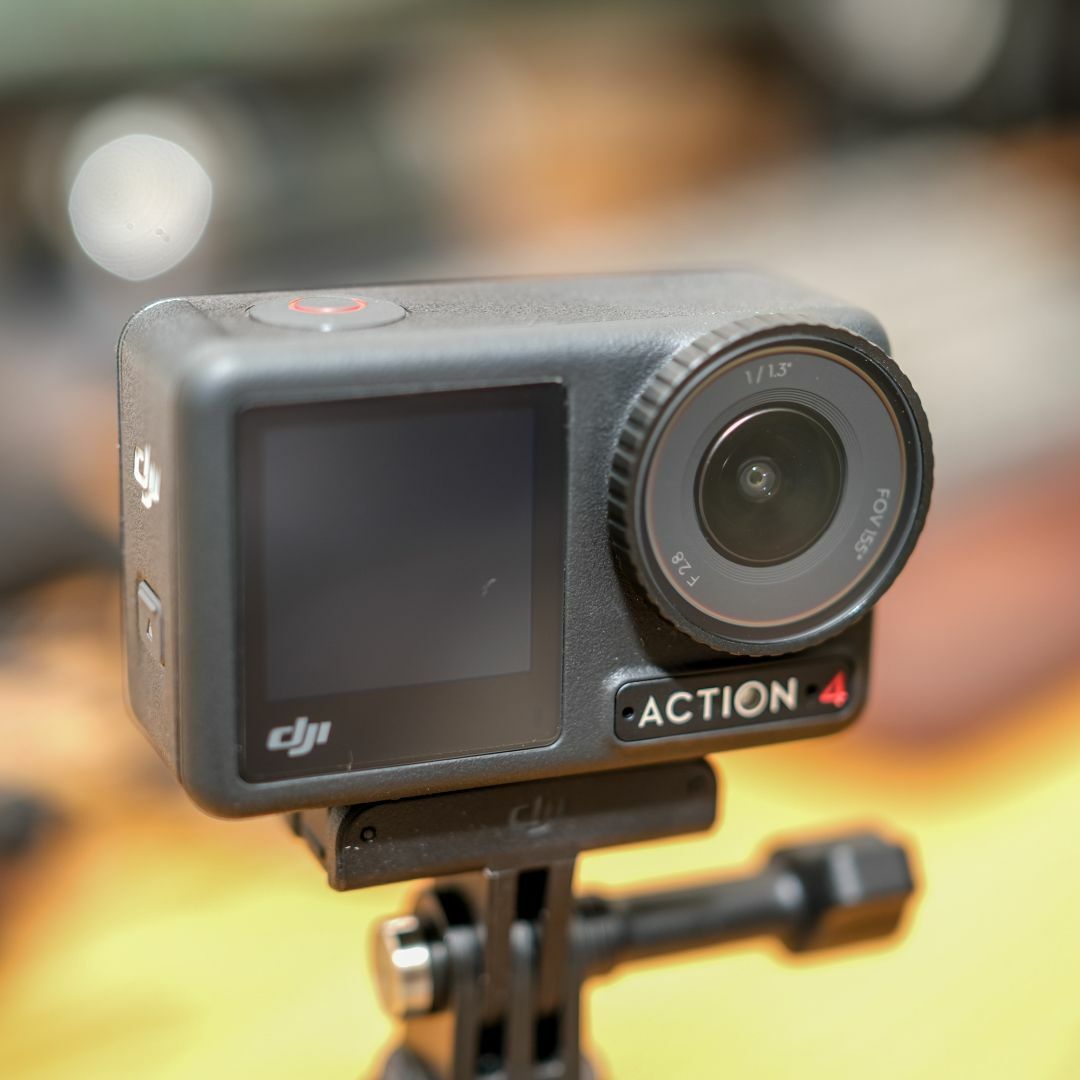 【値下げ】DJI OSMO ACTION4 【美品】【おまけ付き】 スマホ/家電/カメラのカメラ(ビデオカメラ)の商品写真