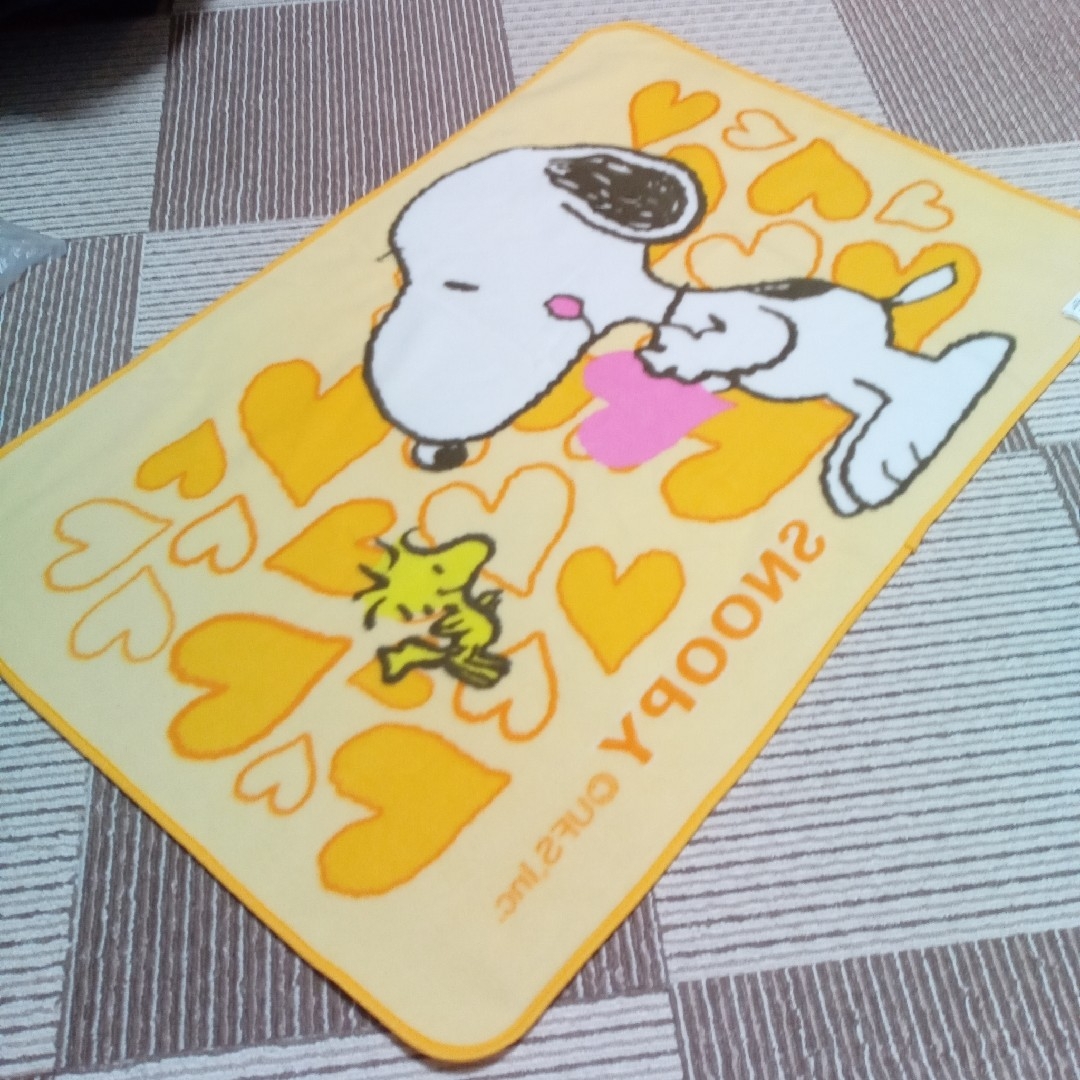 SNOOPY(スヌーピー)のSNOOPY　スヌーピー　ひざ掛け　ミニ毛布 エンタメ/ホビーのおもちゃ/ぬいぐるみ(キャラクターグッズ)の商品写真