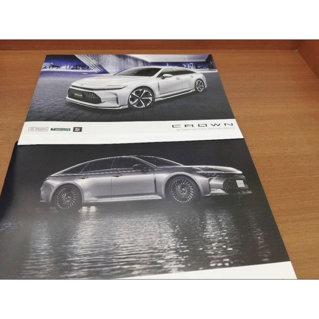トヨタ(トヨタ)の新型クラウン　セダン　カタログ 自動車/バイクの自動車(カタログ/マニュアル)の商品写真