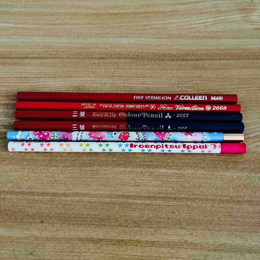 赤鉛筆　6本 エンタメ/ホビーのアート用品(鉛筆)の商品写真