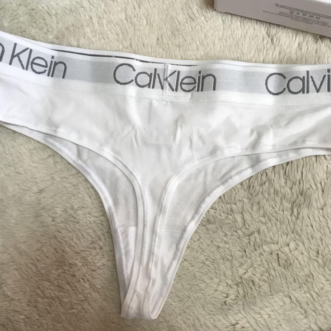 Calvin Klein(カルバンクライン)のカルバンクライン　ハイウエストパンツ　ホワイトL レディースの下着/アンダーウェア(ショーツ)の商品写真