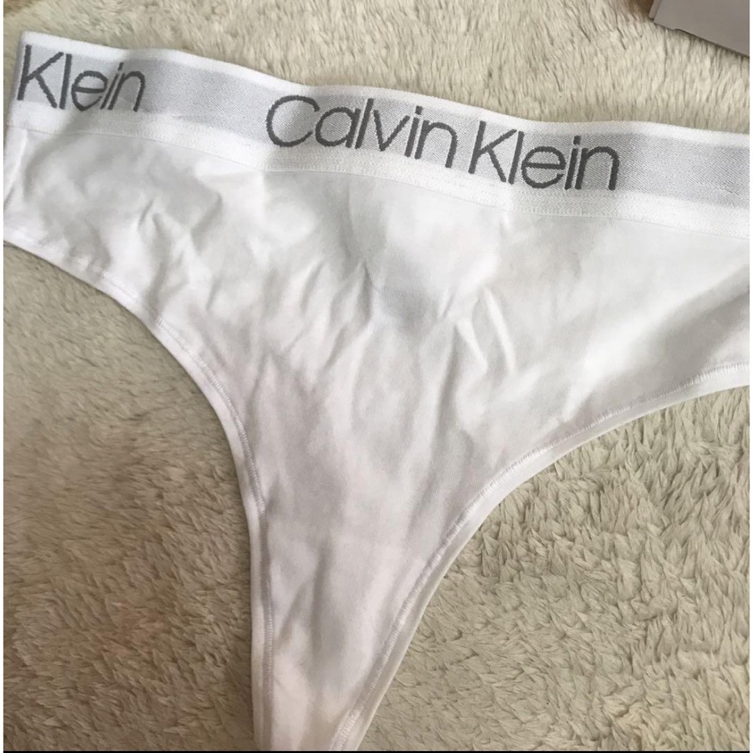 Calvin Klein(カルバンクライン)のカルバンクライン　ハイウエストパンツ　ホワイトL レディースの下着/アンダーウェア(ショーツ)の商品写真