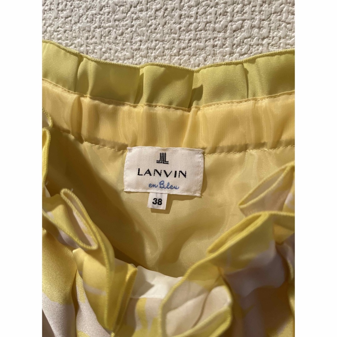 LANVIN en Bleu(ランバンオンブルー)の☆LANVIN EN BLEU サテンフラワー柄プリーツブラウス☆ レディースのトップス(シャツ/ブラウス(半袖/袖なし))の商品写真