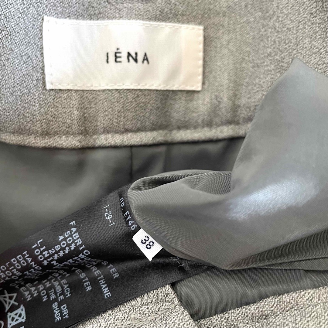IENA(イエナ)のIENA ウールサテンテーパードパンツ レディースのパンツ(カジュアルパンツ)の商品写真