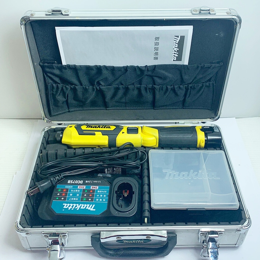 Makita(マキタ)の♭♭MAKITA マキタ 充電式ペンインパクトドライバドリル DF012D イエロー 充電器・充電池2個・ケース付 インテリア/住まい/日用品のインテリア/住まい/日用品 その他(その他)の商品写真