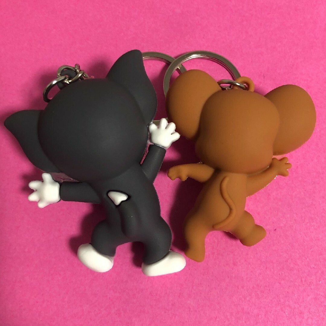 トムとジェリー　キーホルダー　ペア２セット エンタメ/ホビーのおもちゃ/ぬいぐるみ(キャラクターグッズ)の商品写真