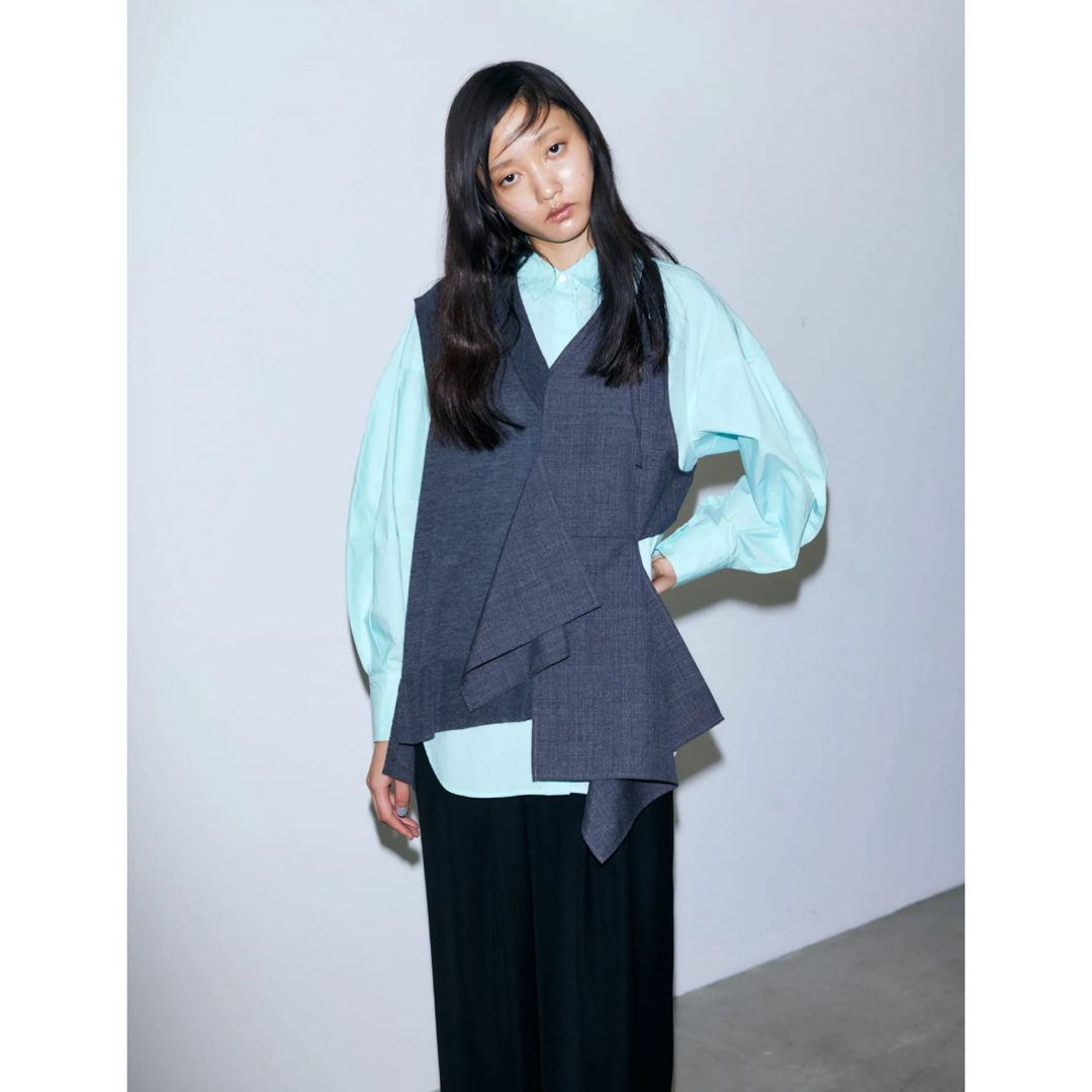 ENFOLD(エンフォルド)のENFOLDエンフォルド　2023AW WOVEN×KNIT VESTグレー新品 レディースのトップス(ベスト/ジレ)の商品写真