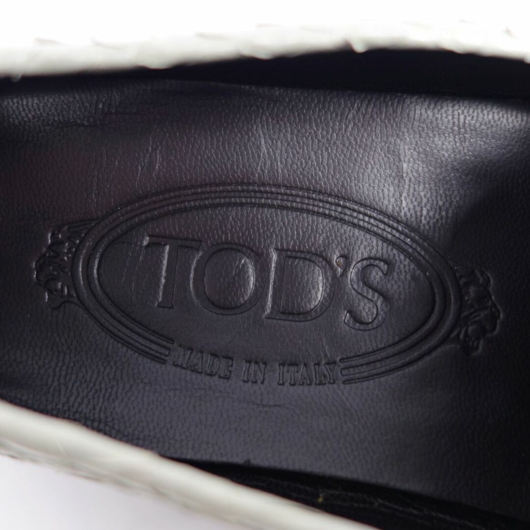 TOD'S(トッズ)の極美品 トッズ TOD'S ローファー モカシン ドライビングシューズ パイソンレザー ヘビ革 シューズ レディース 34(21cm相当) グレー レディースの靴/シューズ(ローファー/革靴)の商品写真