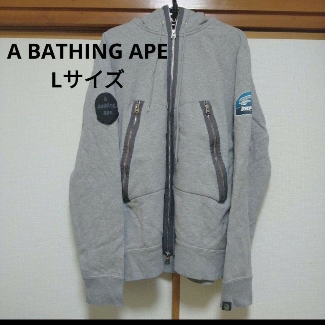 A Bathing Ape の綿パーカーです。