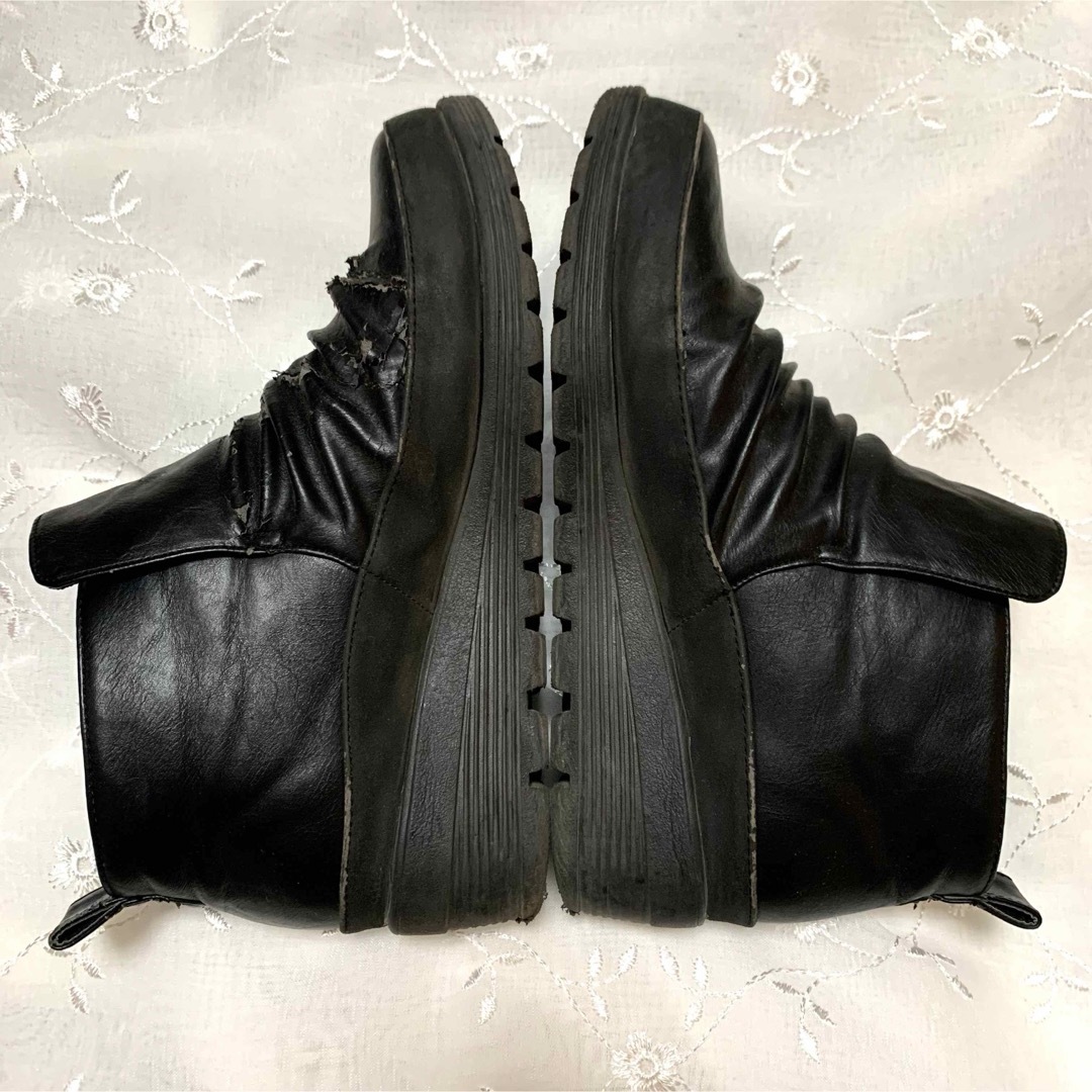 FREUDE ハイカット革ブーツ ベルト アンティークゴールド クッションヒール レディースの靴/シューズ(ブーツ)の商品写真