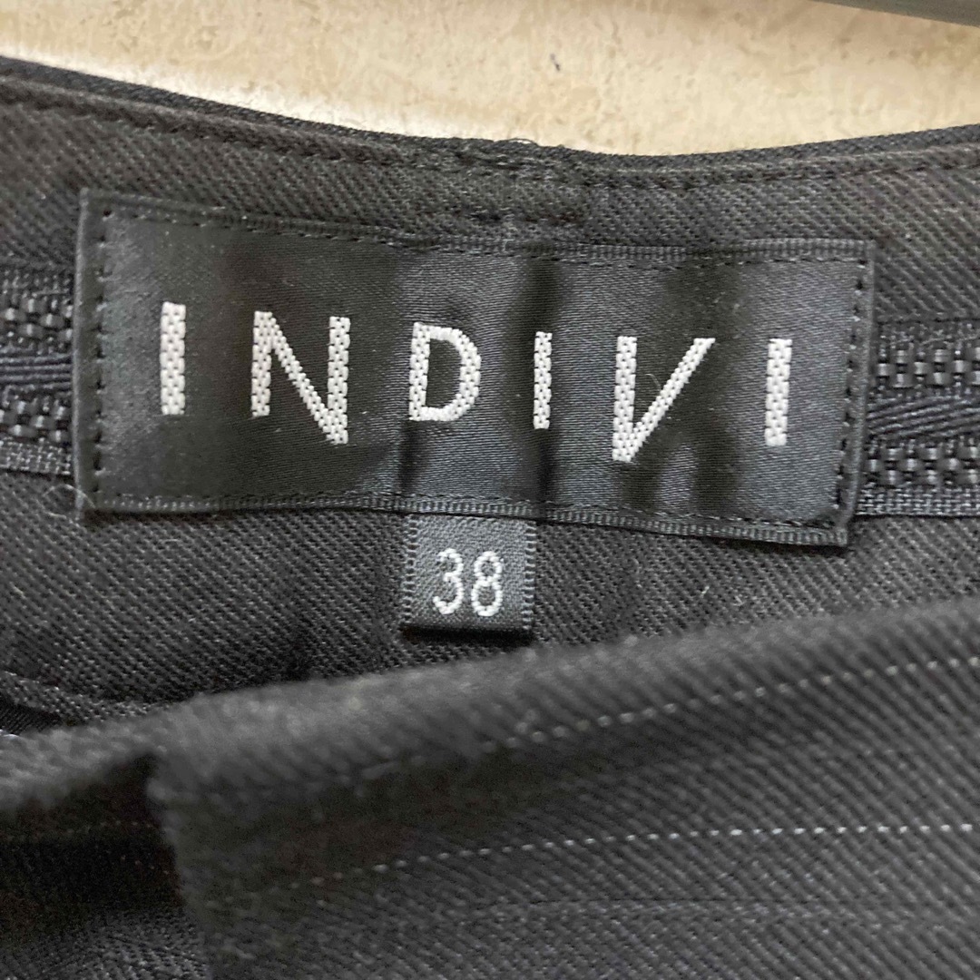 INDIVI(インディヴィ)のINDIVI センタープレス　パンツ　スラックス レディースのパンツ(カジュアルパンツ)の商品写真