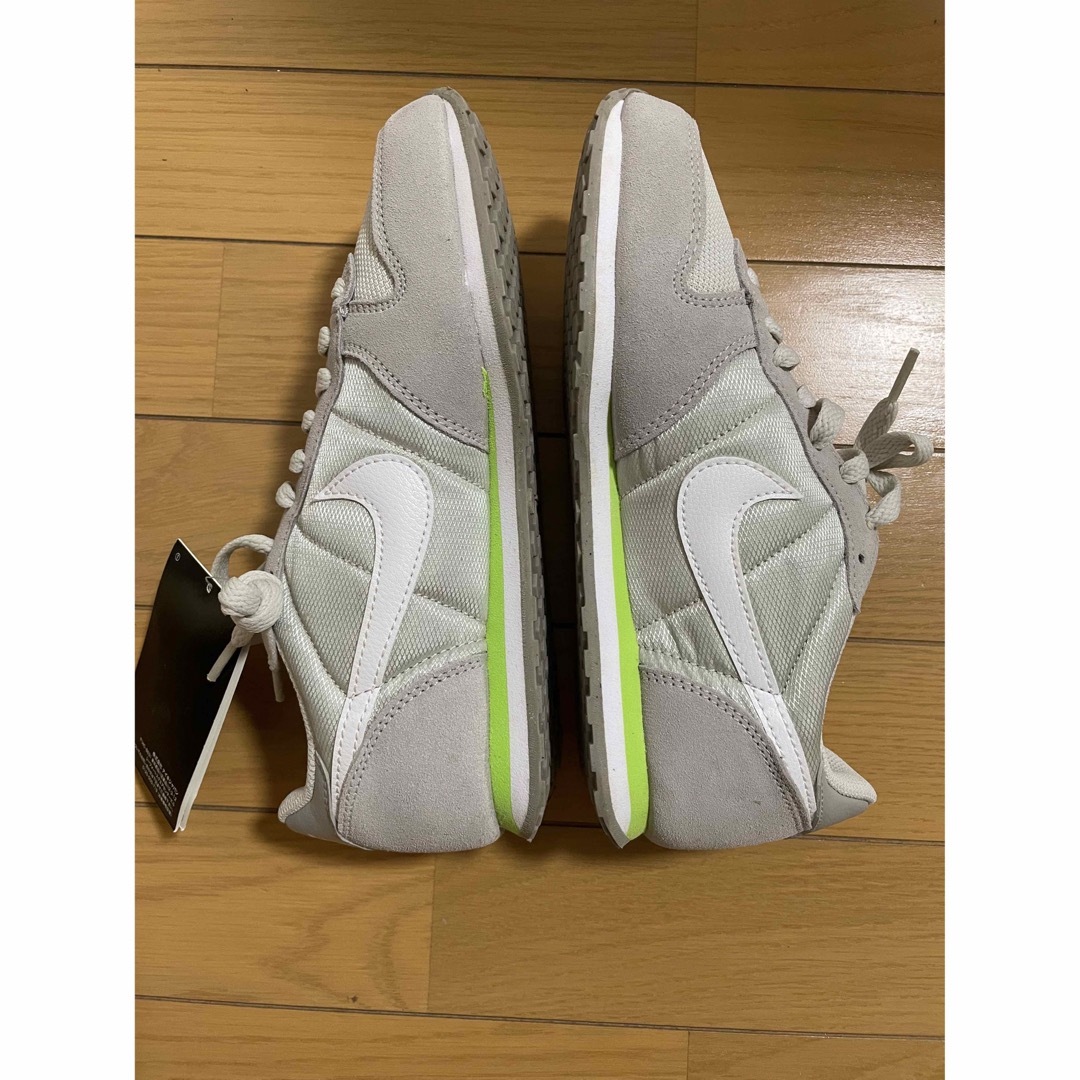 スニーカー新品☆NIKE ウィメンズ　ジニコ　23.5cm (24cm)