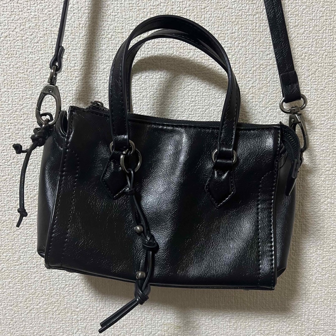 ZARA(ザラ)のZARA レザー調ショルダーバッグ レディースのバッグ(ショルダーバッグ)の商品写真