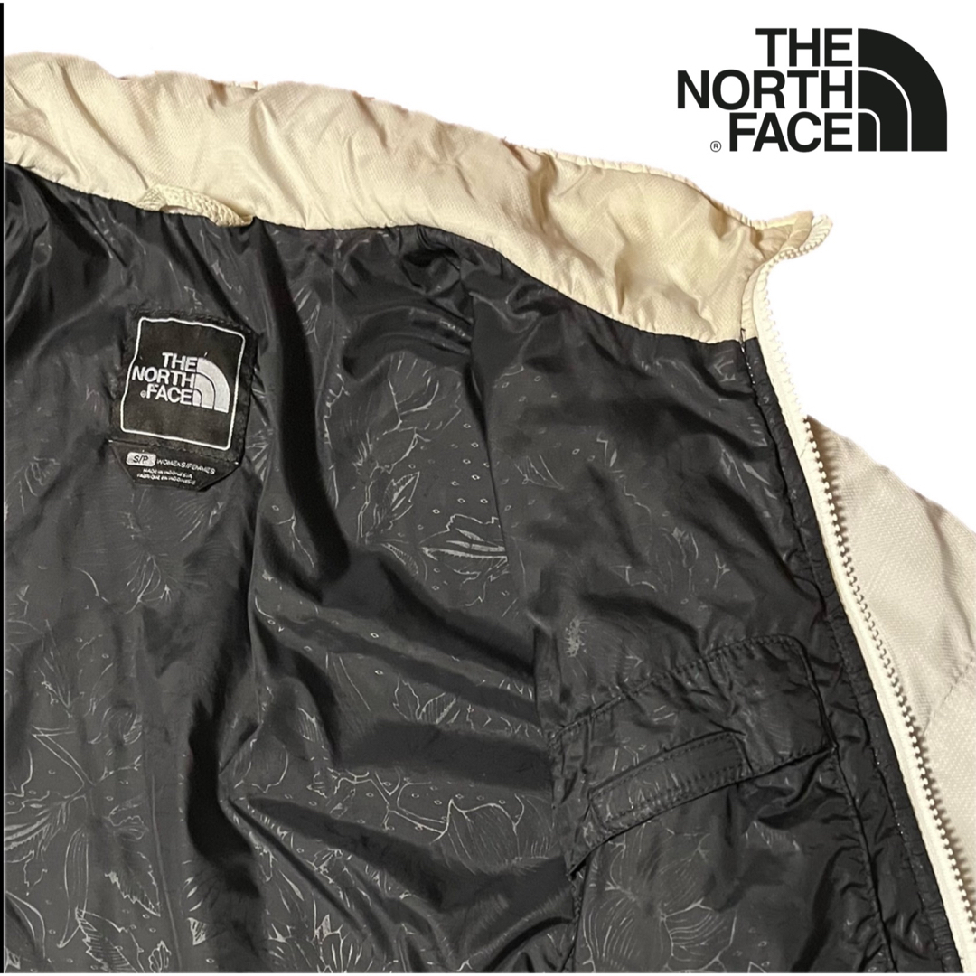 THE NORTH FACE(ザノースフェイス)のノースフェイス ナイロンジャケット グレー ブラック刺繍 レディースのジャケット/アウター(ナイロンジャケット)の商品写真