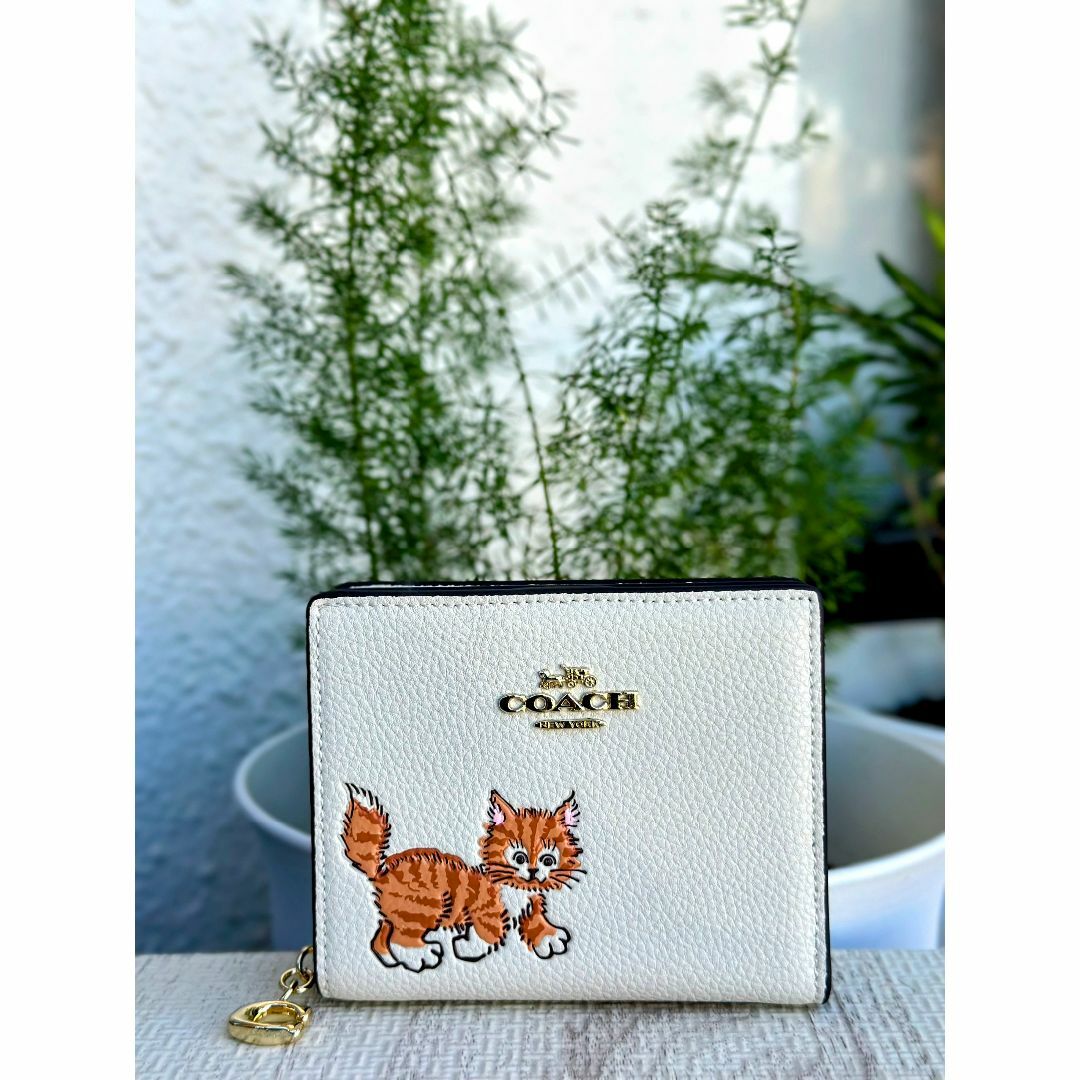 COACH CC472のアウトレット猫柄 折り財布 ダンシング 子猫プリント 白