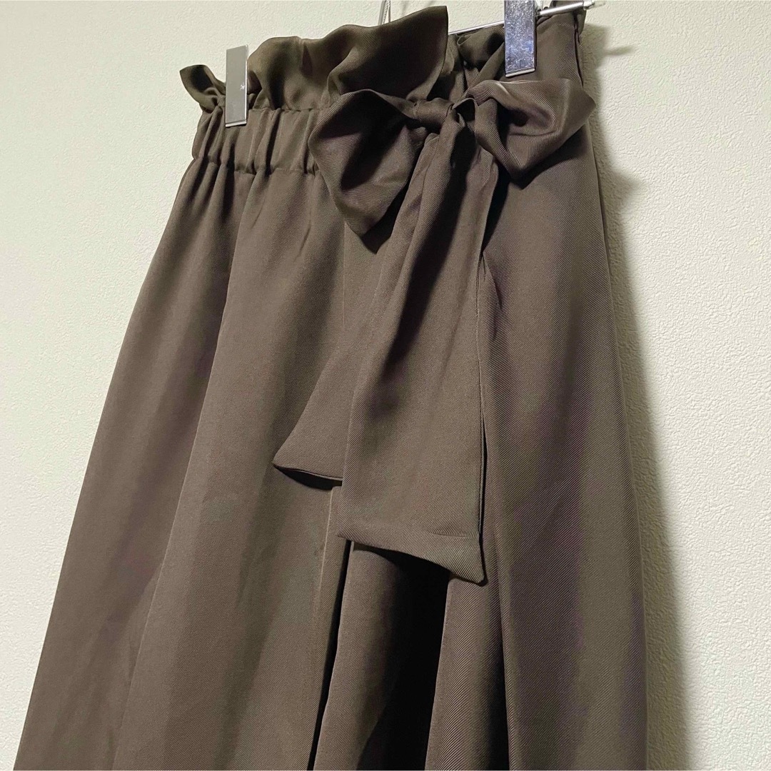 IENA(イエナ)のIÉNA イエナ 膝下丈 フレアギャザースカート ウエストリボン カーキブラウン レディースのスカート(ひざ丈スカート)の商品写真