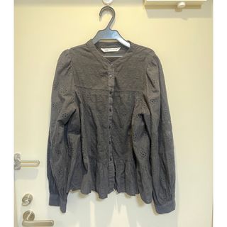 ザラ(ZARA)のZARA 刺繍レースシャツ　ペプラム　パフスリ(シャツ/ブラウス(長袖/七分))