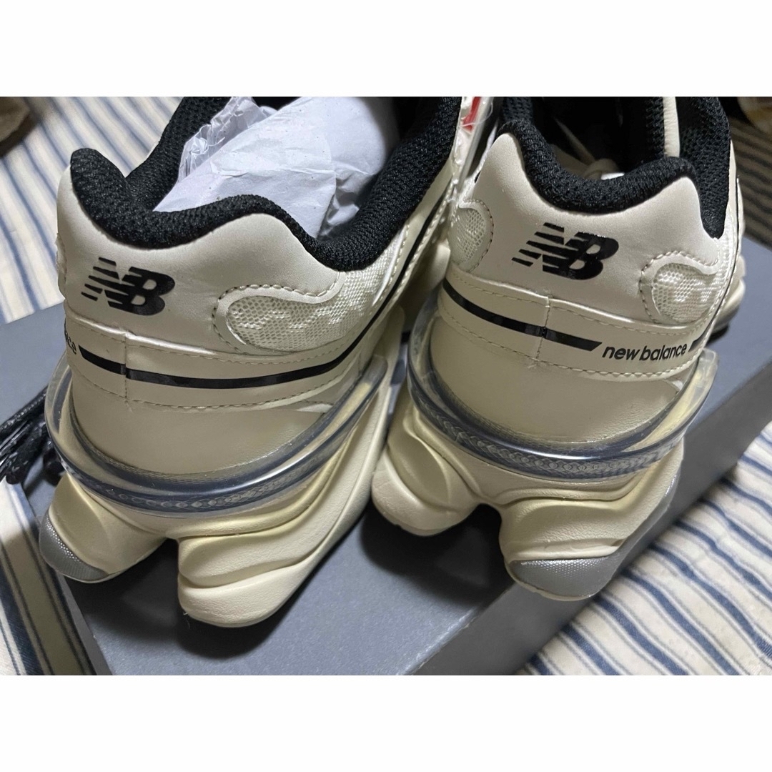 New Balance(ニューバランス)の💭様専用【新品】New Balance 9060 DUA 25.0㎝ レディースの靴/シューズ(スニーカー)の商品写真