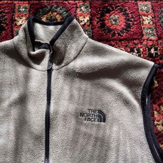 △△THE NORTH FACE ザノースフェイス クリオス リバーシブル ベスト 800 NF0A3JRY グレー x ブラック