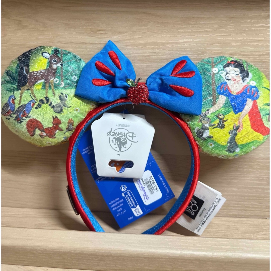 Disney(ディズニー)の新品　白雪姫　カチューシャ　100周年　ディズニー　香港ディズニー　限定　レア レディースのヘアアクセサリー(カチューシャ)の商品写真