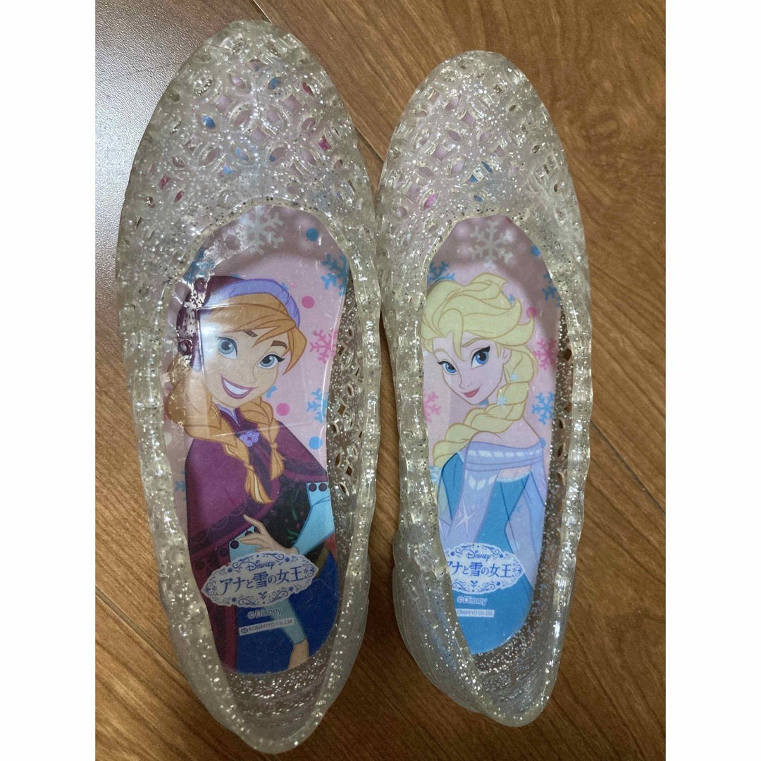 Disney(ディズニー)のガールズラメ入りサンダル　アナ雪　エルサアナ18cm ガラスの靴　ラバーサンダル キッズ/ベビー/マタニティのキッズ靴/シューズ(15cm~)(サンダル)の商品写真