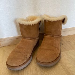 アグ(UGG)のアグ　ugg ブーツ　ムートンブーツ　リボン　ブラウン　24 ボア　ベージュ(ブーツ)