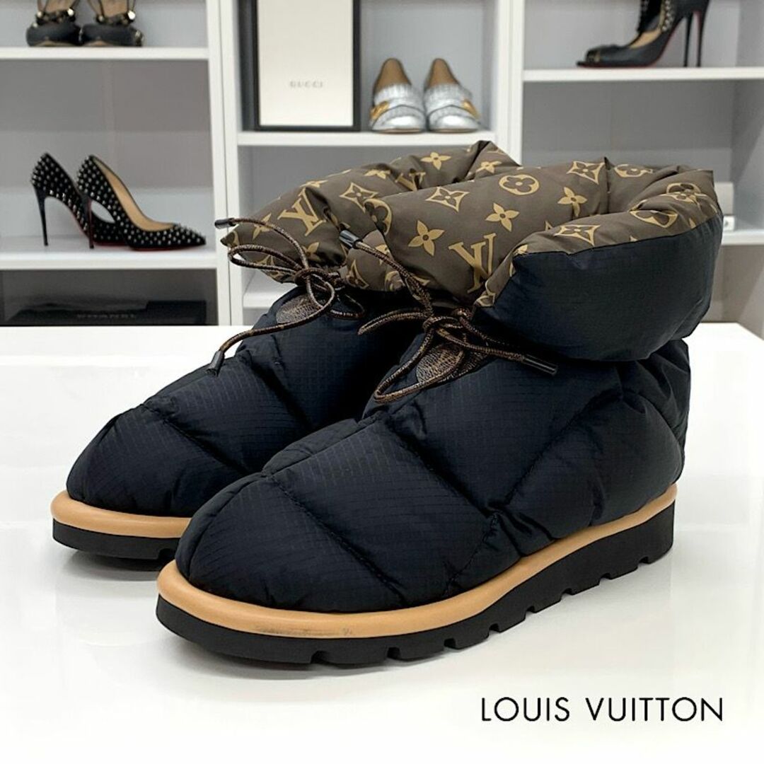 LOUIS VUITTON(ルイヴィトン)の6339 ヴィトン ピローライン ナイロン モノグラム アンクルブーツ ブラック レディースの靴/シューズ(ブーツ)の商品写真